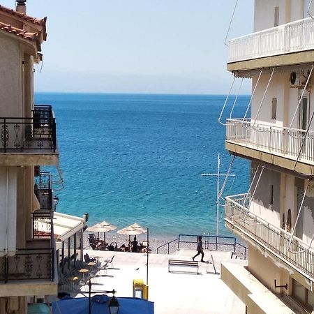Seaview Apartment In Theheart Of Loutraki Exterior foto