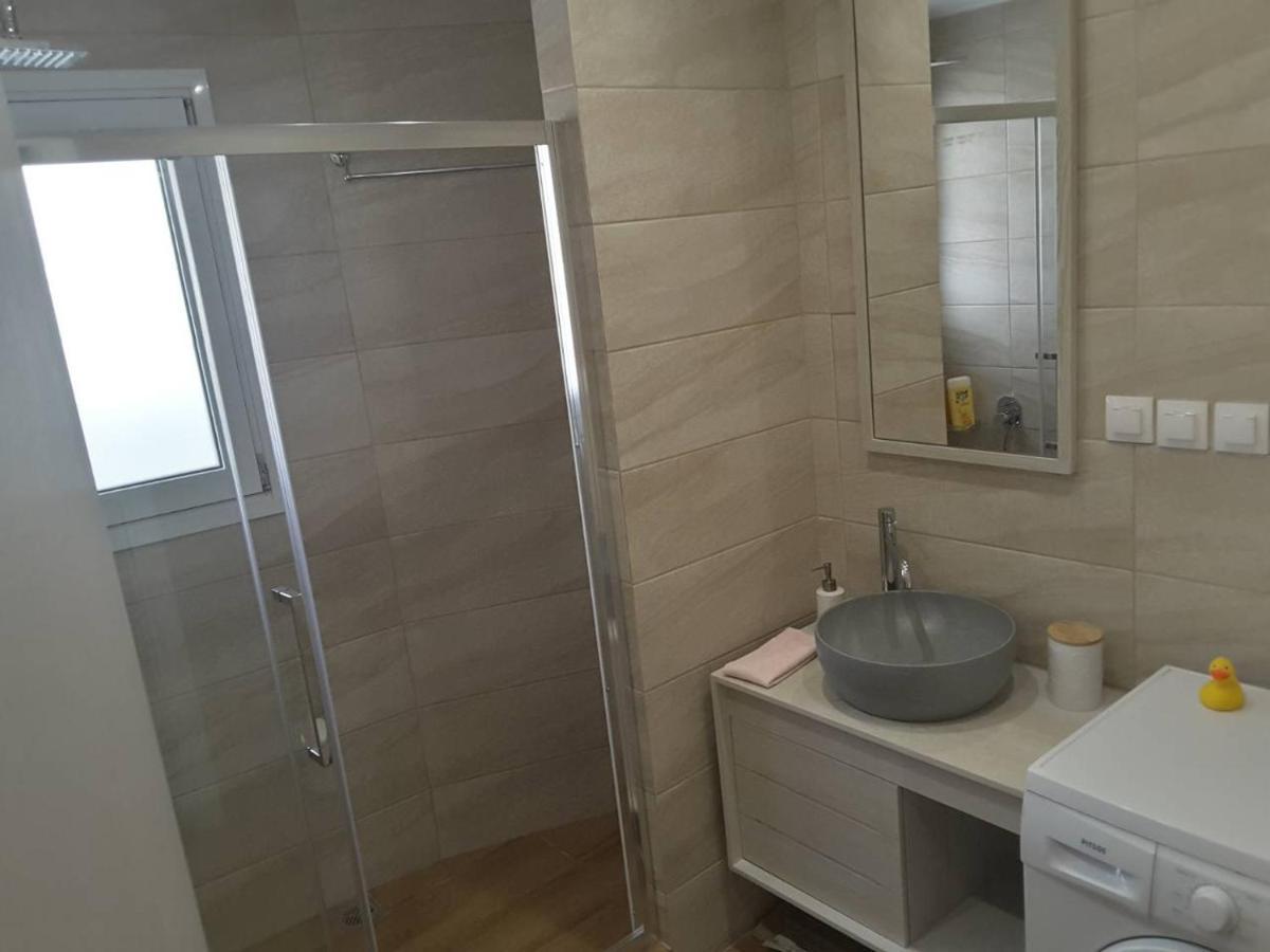 Seaview Apartment In Theheart Of Loutraki Exterior foto